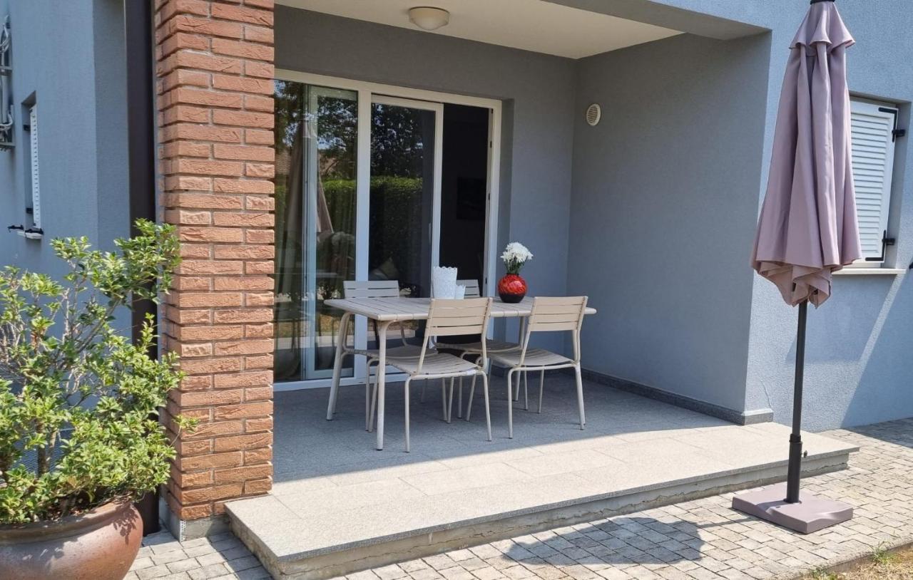 Casa Emma With Pool Apartamento Poreč Exterior foto