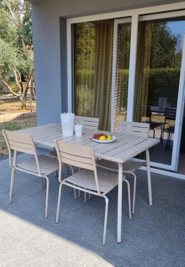 Casa Emma With Pool Apartamento Poreč Exterior foto